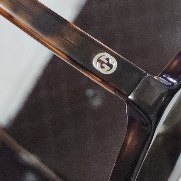 Gucci Oversized Sunglasses - Picture 14 of 15